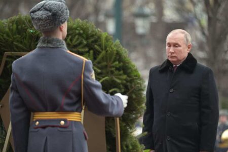 Putin Replaced 1,000 Personal Staff for Fear of Assassination by Poison