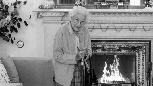 DEVELOPING: Ailing Queen Elizabeth II Surrounded by Family, ‘Resting’ at Scotland Estate