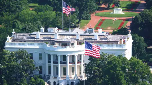 White House Mocks Democrats Over Ballroom Backlash — Highlights Cocaine, Clinton, and Obama Scandals in Official Timeline