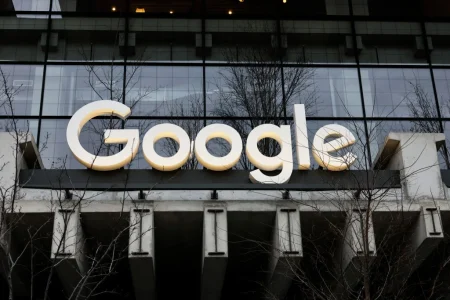Over 900 Google Employees Sign Open Letter Pressing Company to End Contracts With ICE